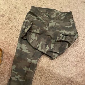 Eddie Bauer Women Cropped Pants ✨